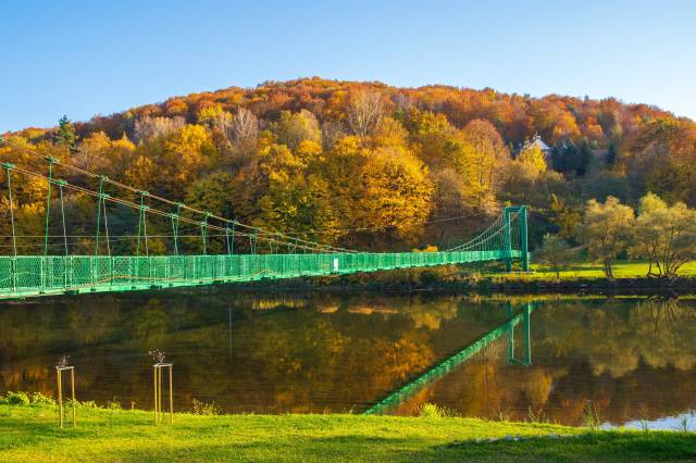 Wisząca kładka piesza na Słonnem