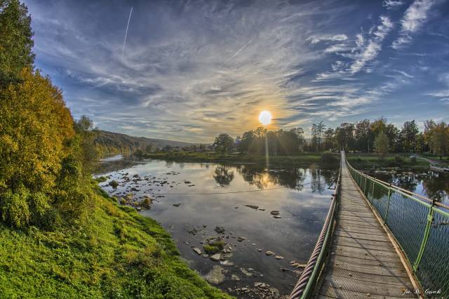 Wisząca kładka piesza na Wybrzeżu