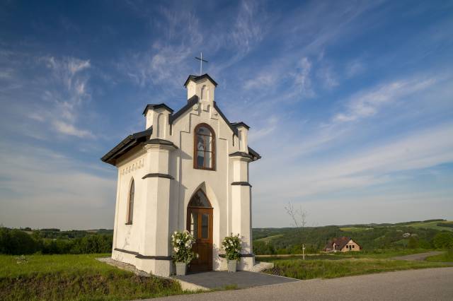 Przydrożna kaplica w Jaworniku Polskim