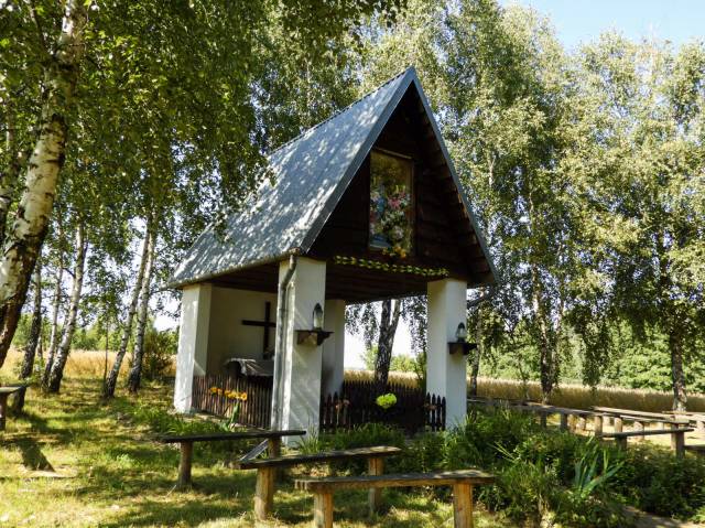 Zabytkowa kapliczka w Hadlach Kańczuckich