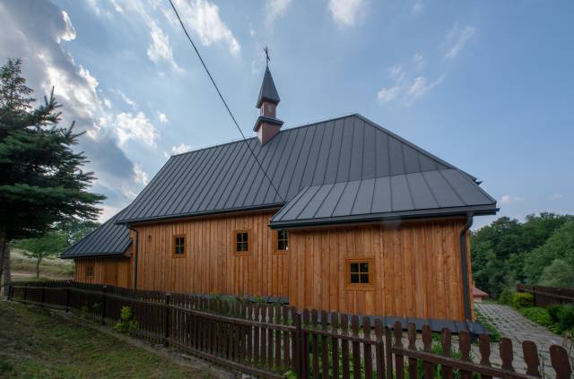 Kościół pw. Matki Bożej Łaskawej w Krzywem