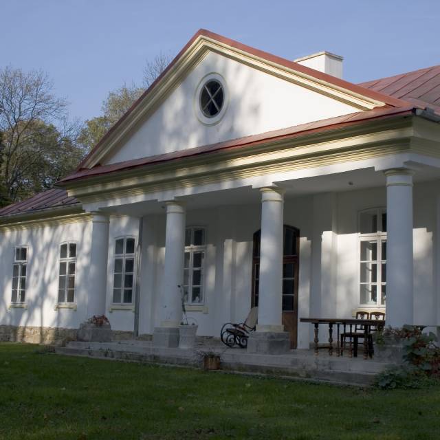 Neoklasycystyczny dwór w Końskiem, Autor: Przemysław Woźny