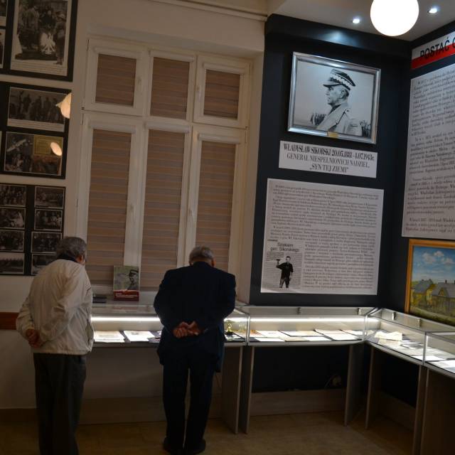 Poplenerowa Sala Pamięci gen. Wł. Sikorskiego w Hyżnem, Autor: Archiwum GOK Hyżne