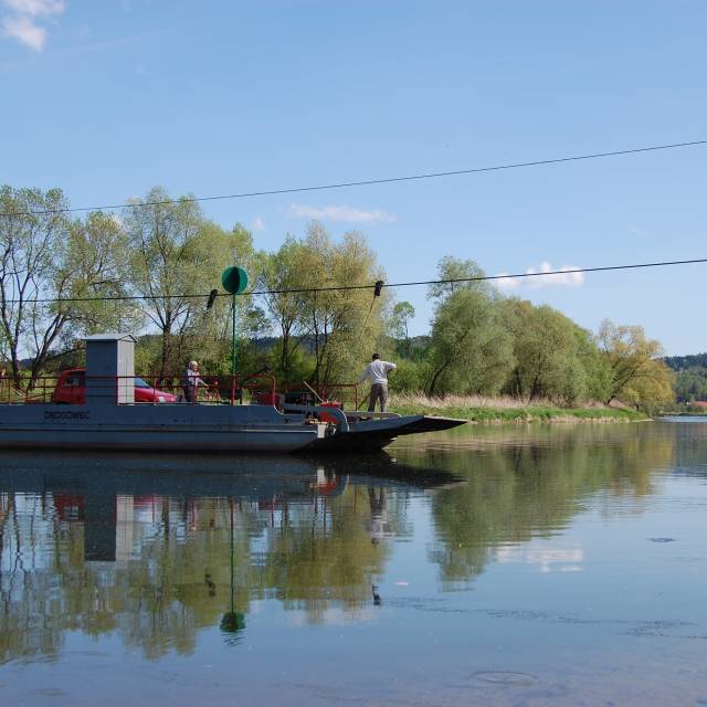 Przeprawa promowa w Krzemiennej, Autor: Grzegorz Cipora