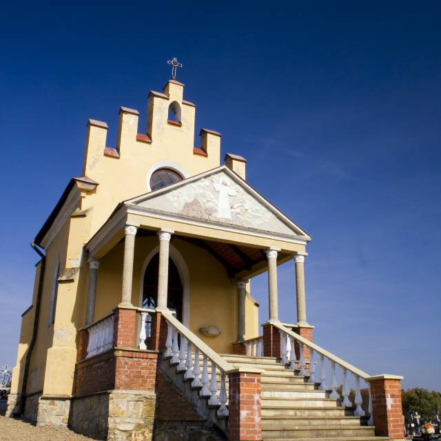 Neogotycka kaplica grobowa w Izdebkach, Autor: Przemysław Woźny