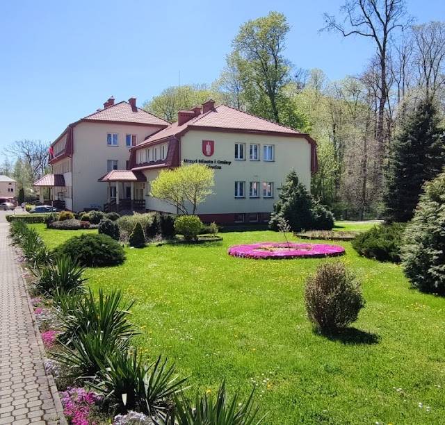 Budynek Urzędu Miasta i Gminy w Dubiecku, Autor: https://www.dubiecko.pl/asp/galeria/gora_animacja/umig1.jpg